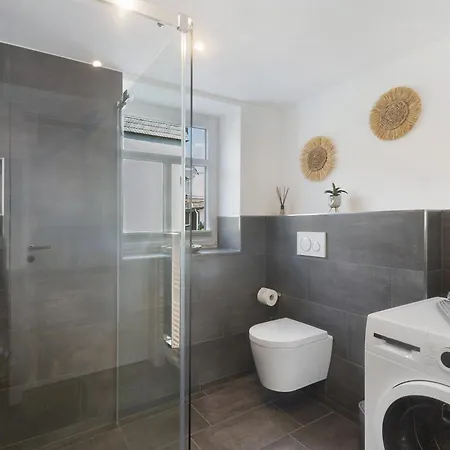 Feldmann Auf Der Mauer *